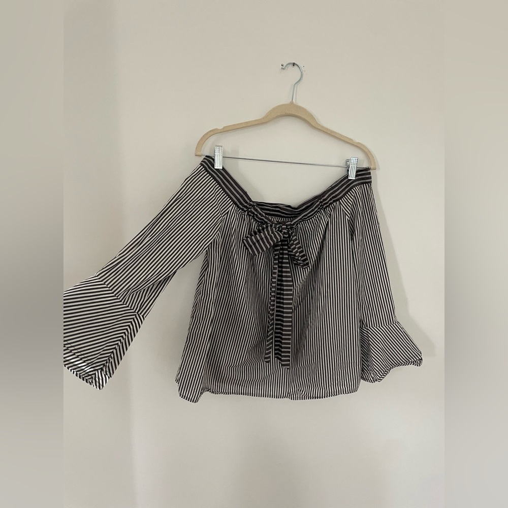 LOFT long sleeve - bow goes in the back but supposed to be reversible